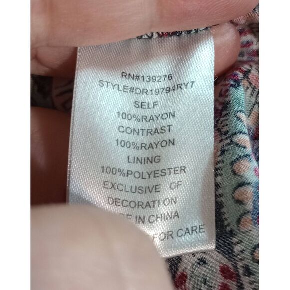 DR2 Shirt Ladies Small Maroon Abstract VNeck Short Sleeve Light Weight - Picture 6 of 7